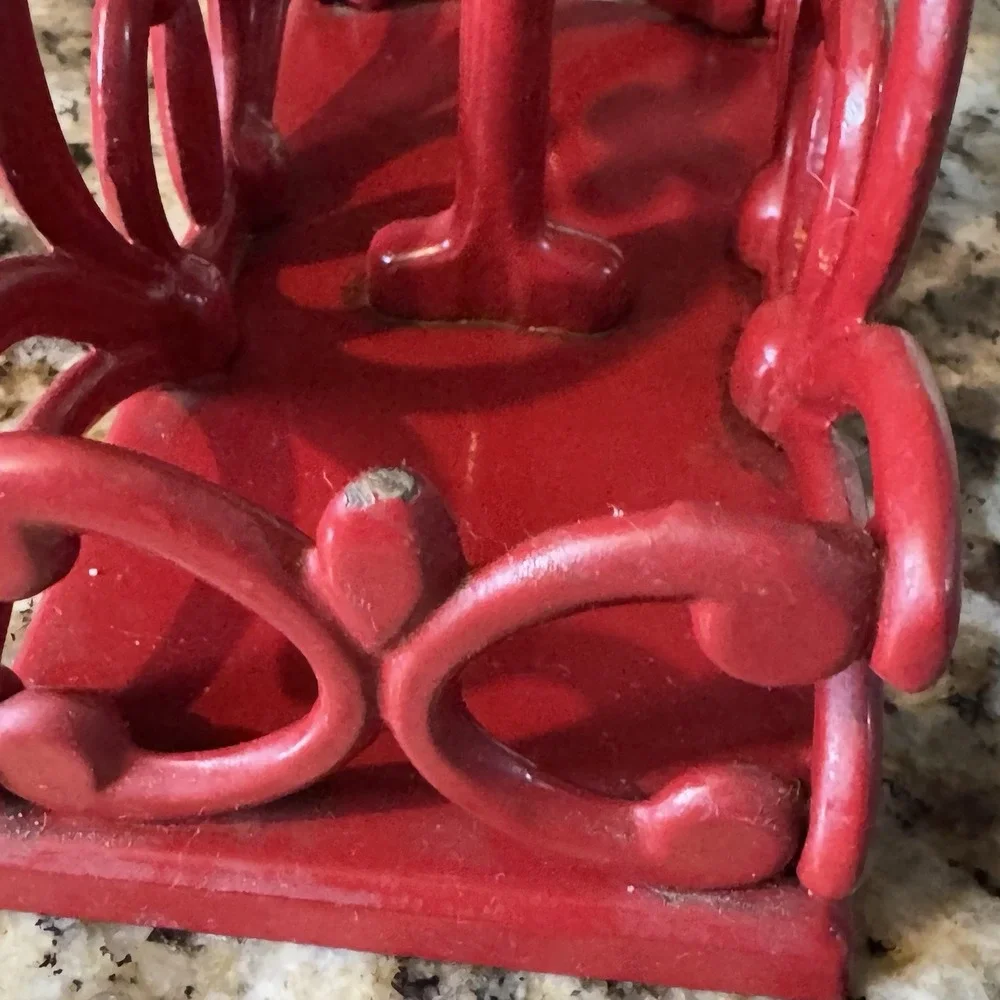 Red Heart Cast Iron Salt & Pepper Shaker Caddy Holder Farmhouse Kitchen Decor